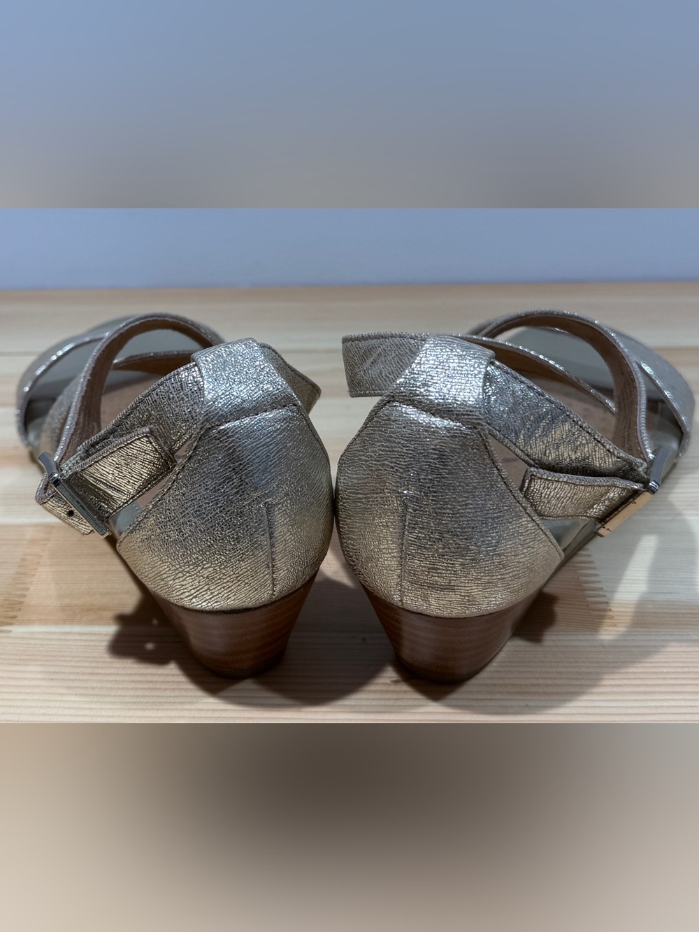 Söfft Metallic Champagne Gold Leather Low Wedge Sandals: 7.5 - Picture 5 of 11